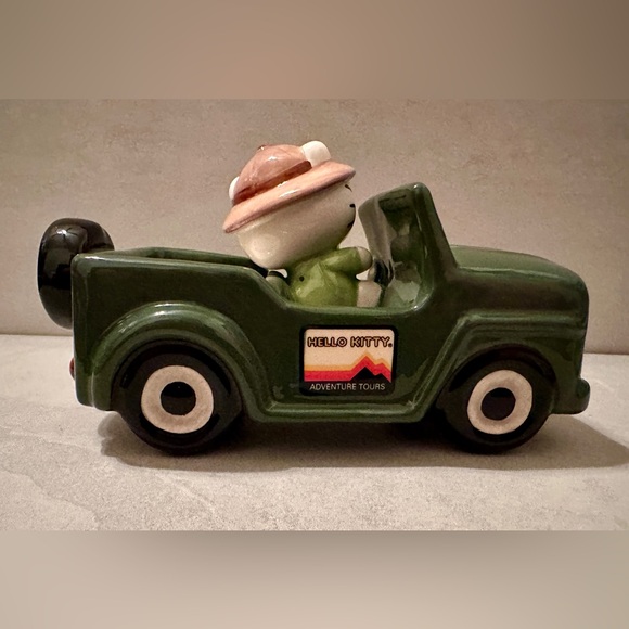 Hello Kitty Ceramic Adventure Tours Green Jeep Truck Tea Light Candle Holder New - Picture 3 of 12